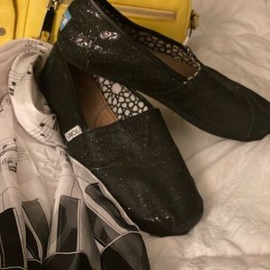 Toms BNWOB Black Glitter 8W